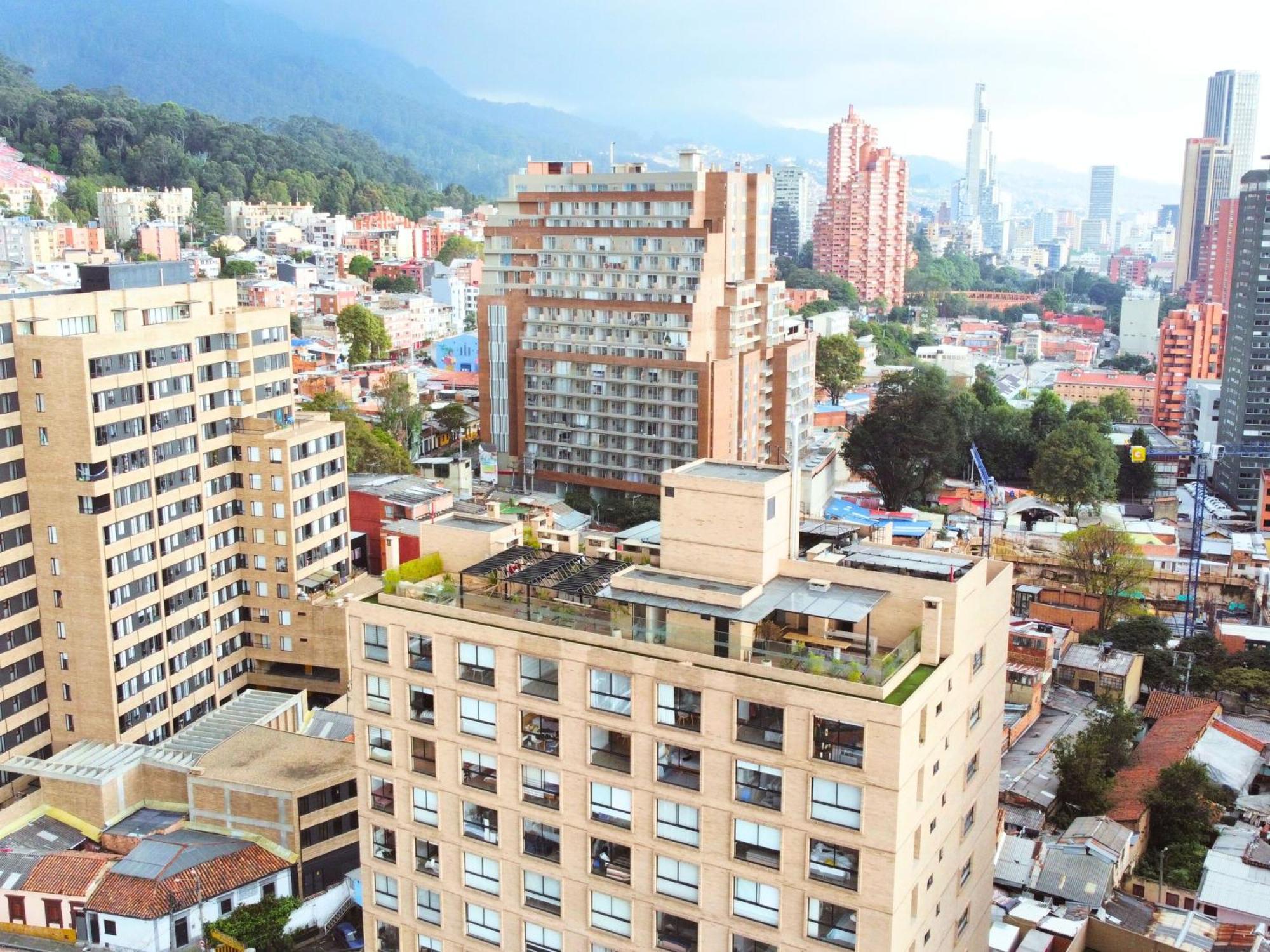 En Centro Internacional, *